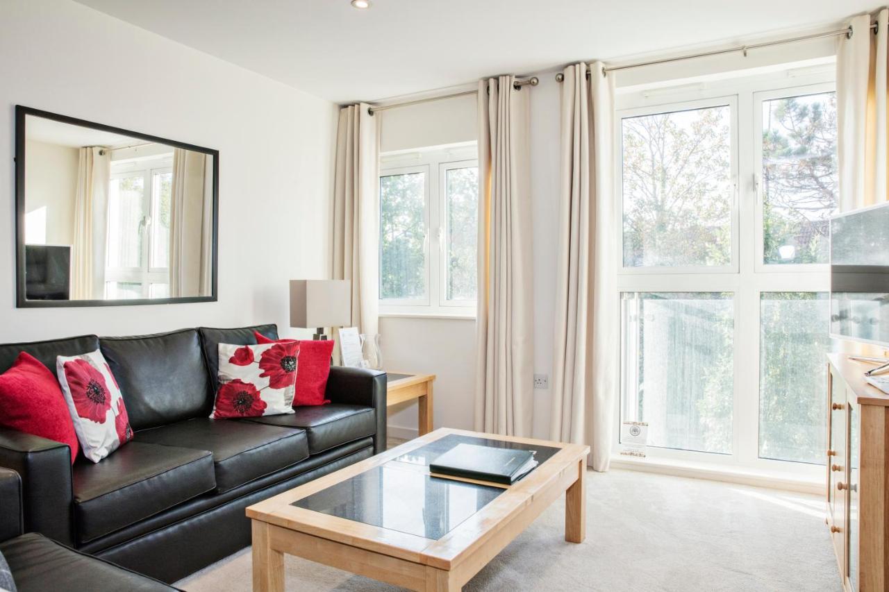 The Cedar Suite Уокинг Экстерьер фото
