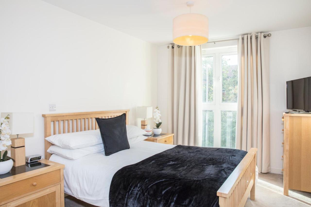 The Cedar Suite Уокинг Экстерьер фото